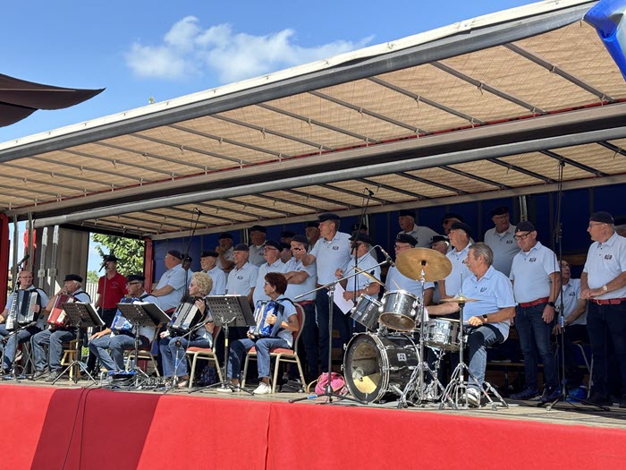 Shantydag zorgt voor gezellige drukte in het centrum van Putten 2