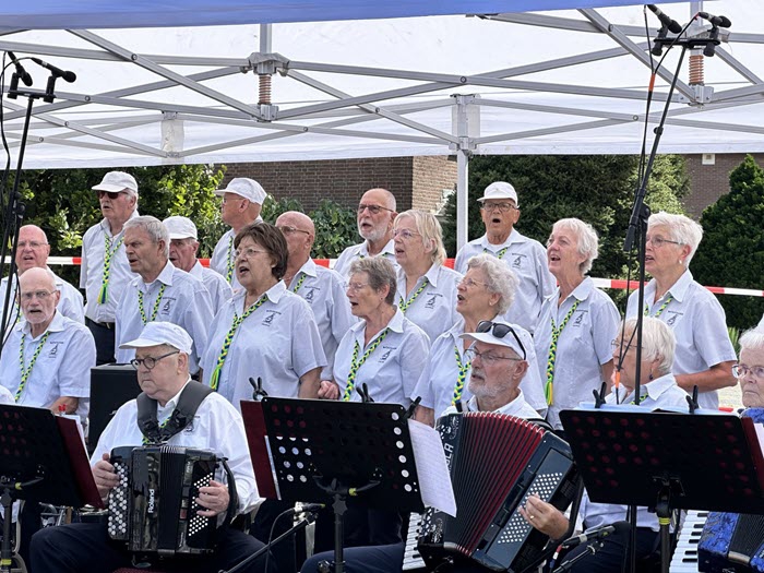 Shantydag zorgt voor gezellige drukte in het centrum van Putten 3