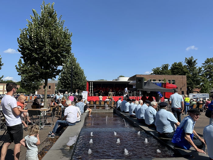 Shantydag zorgt voor gezellige drukte in het centrum van Putten 1